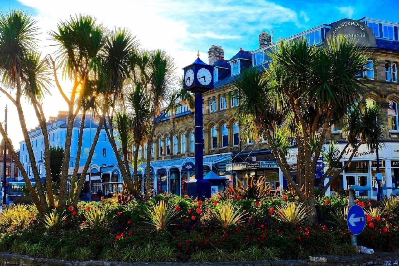 4, Cornerhouse * Llandudno