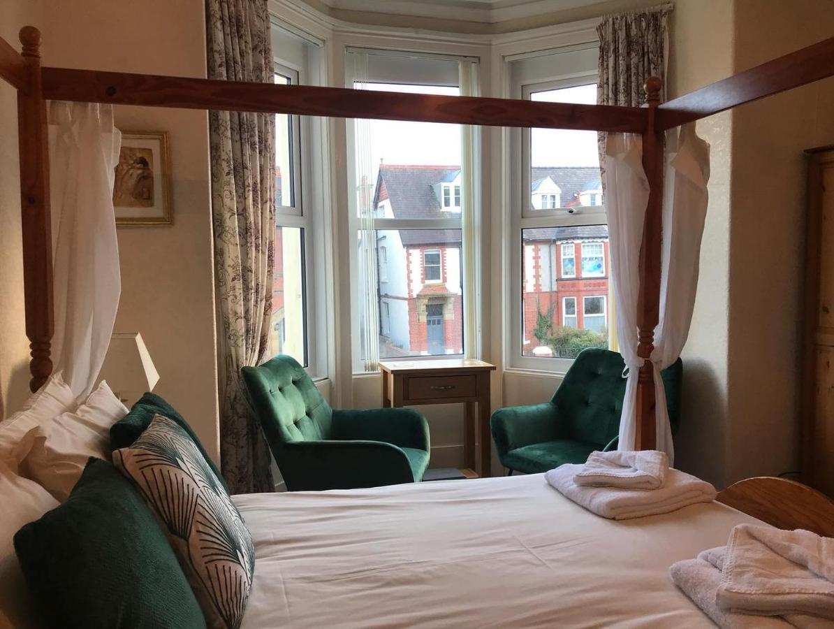 Bed & Breakfast Lakelands Guest House