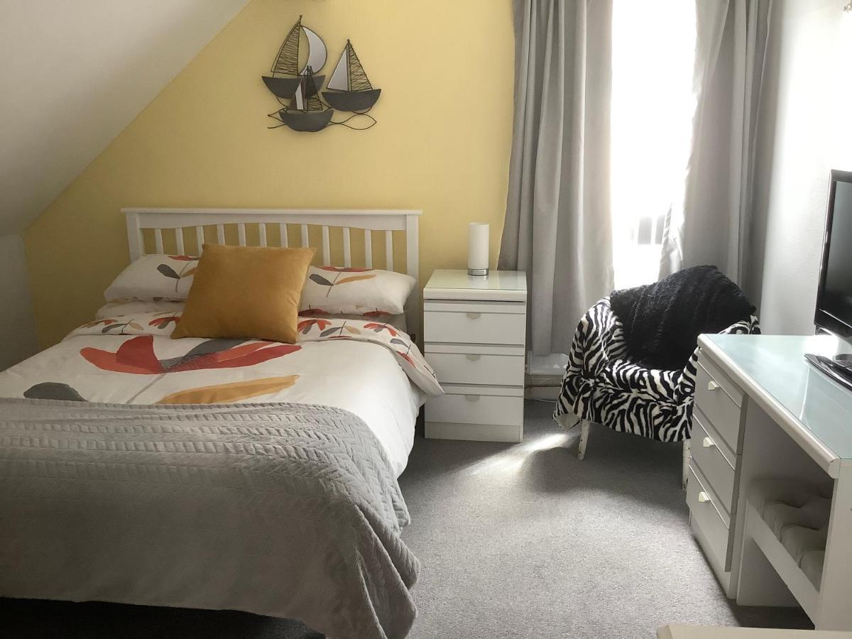 Whitegate Apartment *