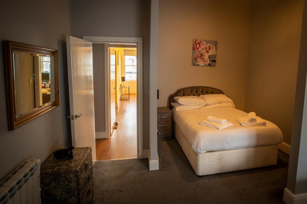 Cornerhouse Apartment