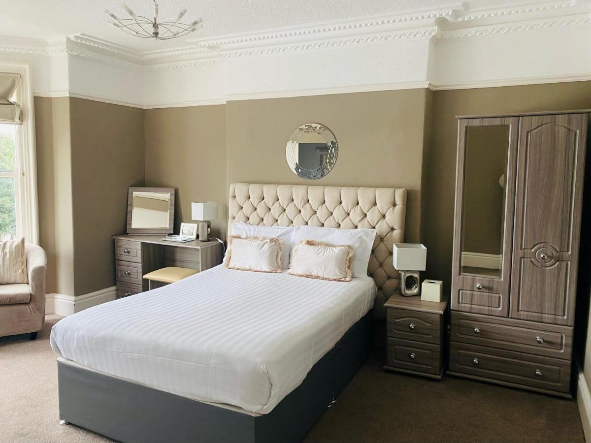 Bay Court 3*