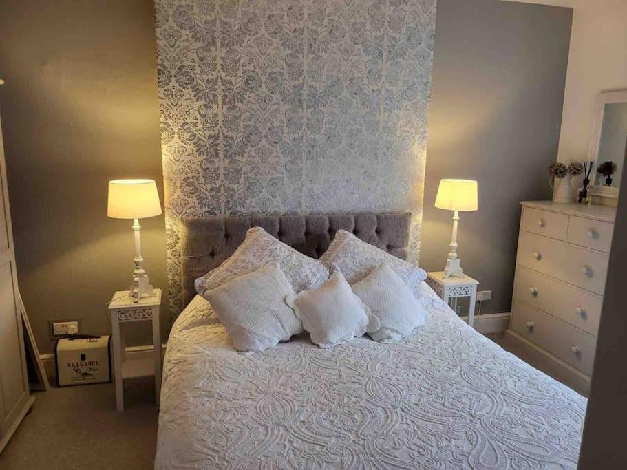 Willesden, Flat1 Lovely Spacious 1 Bedroom Flat, Heart Of * Llandudno
