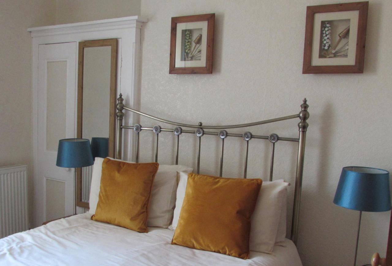 Lakelands Guest House Bed & Breakfast