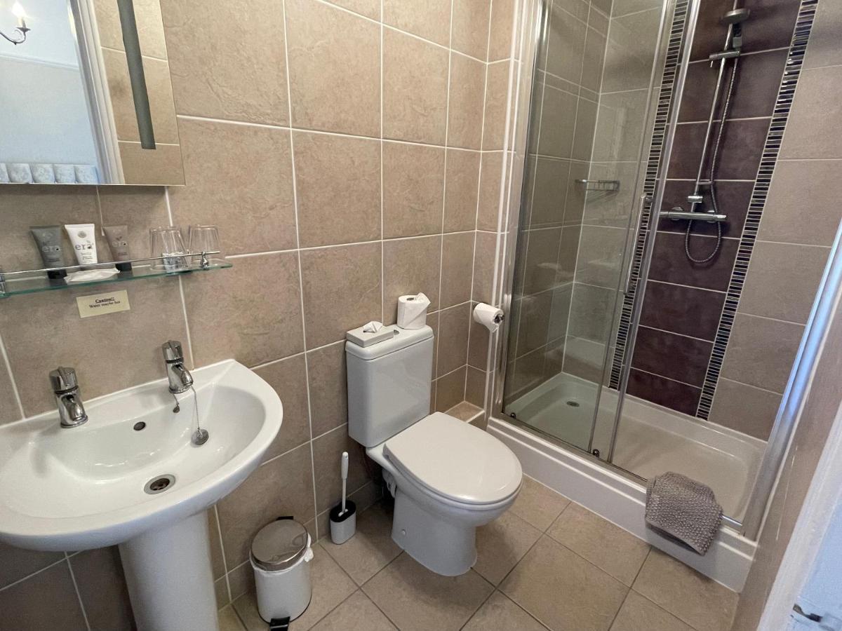 Lynton House 4*