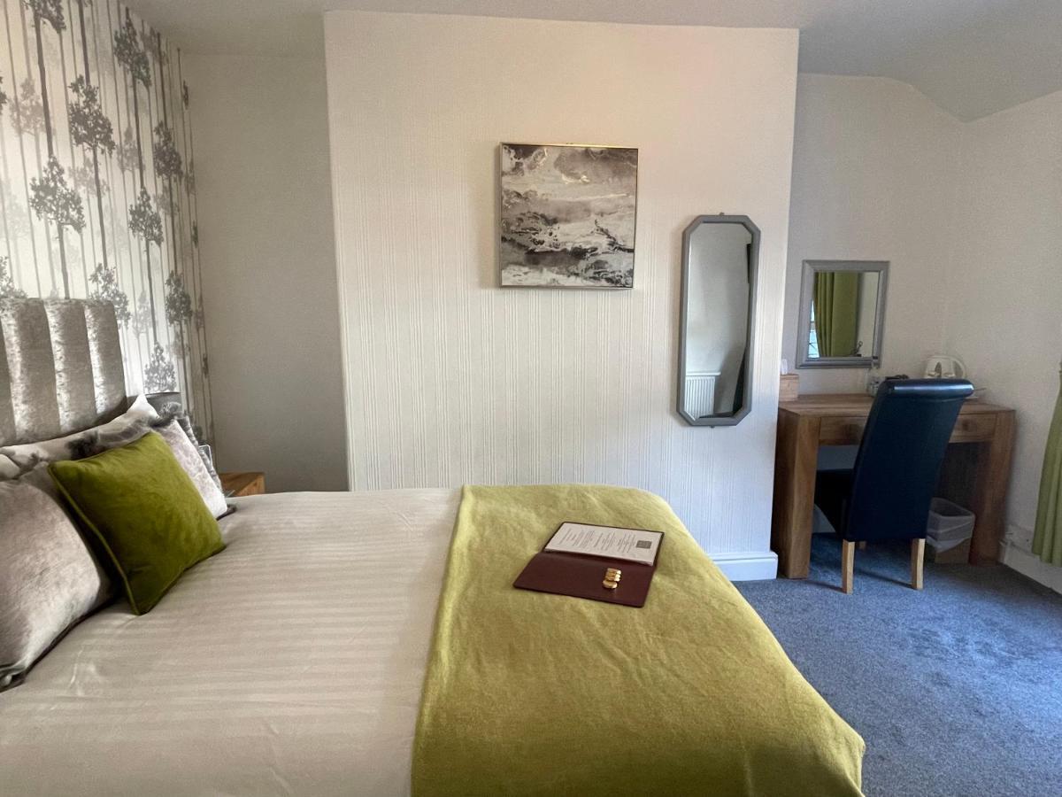 Lynton House 4*