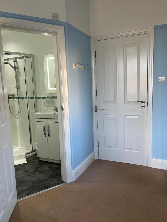 Between The Bays Exclusively For Adults Guest house