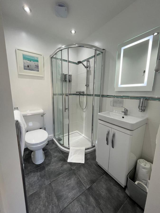 Between The Bays Exclusively For Adults Guest house
