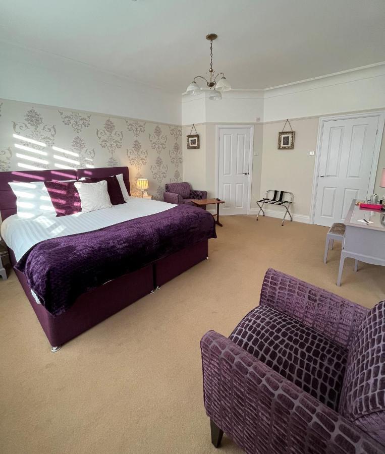 Between The Bays Exclusively For Adults 5*
