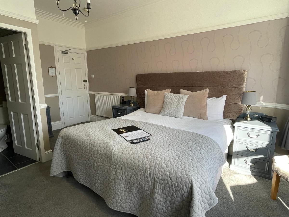 Lynton House 4*