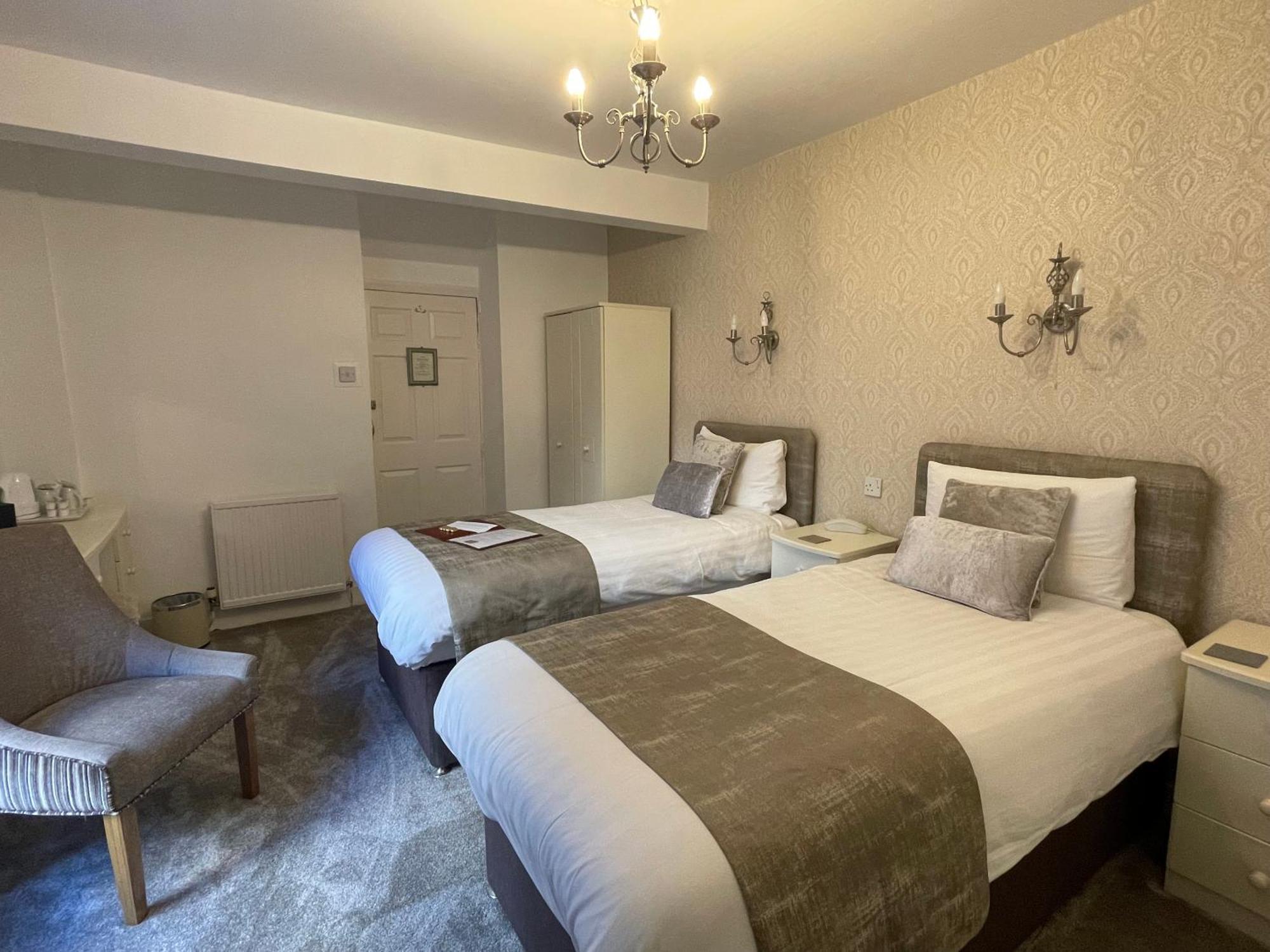 Lynton House Guest house 4*