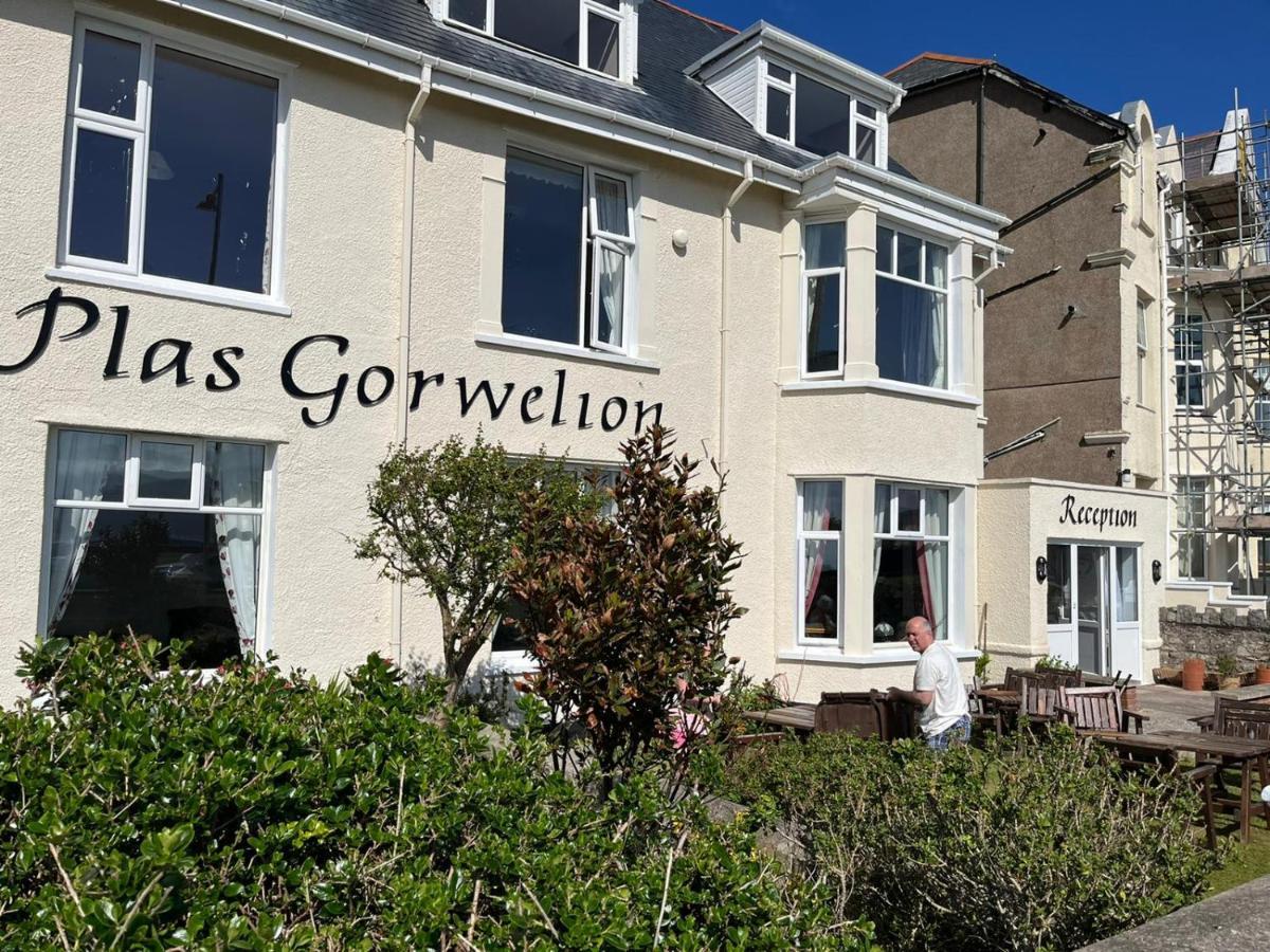 Plas Gorwelion - Adult Only *