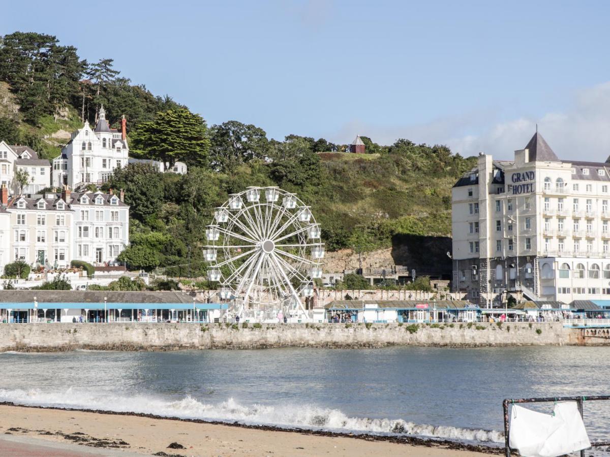 10 Carmen Sylva Road * Llandudno