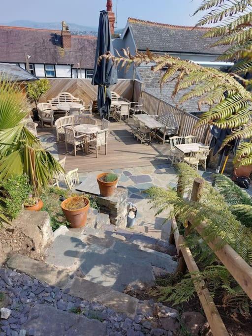 Apartment, Quirky Pub With Tropical Beer Garden Apartment *
