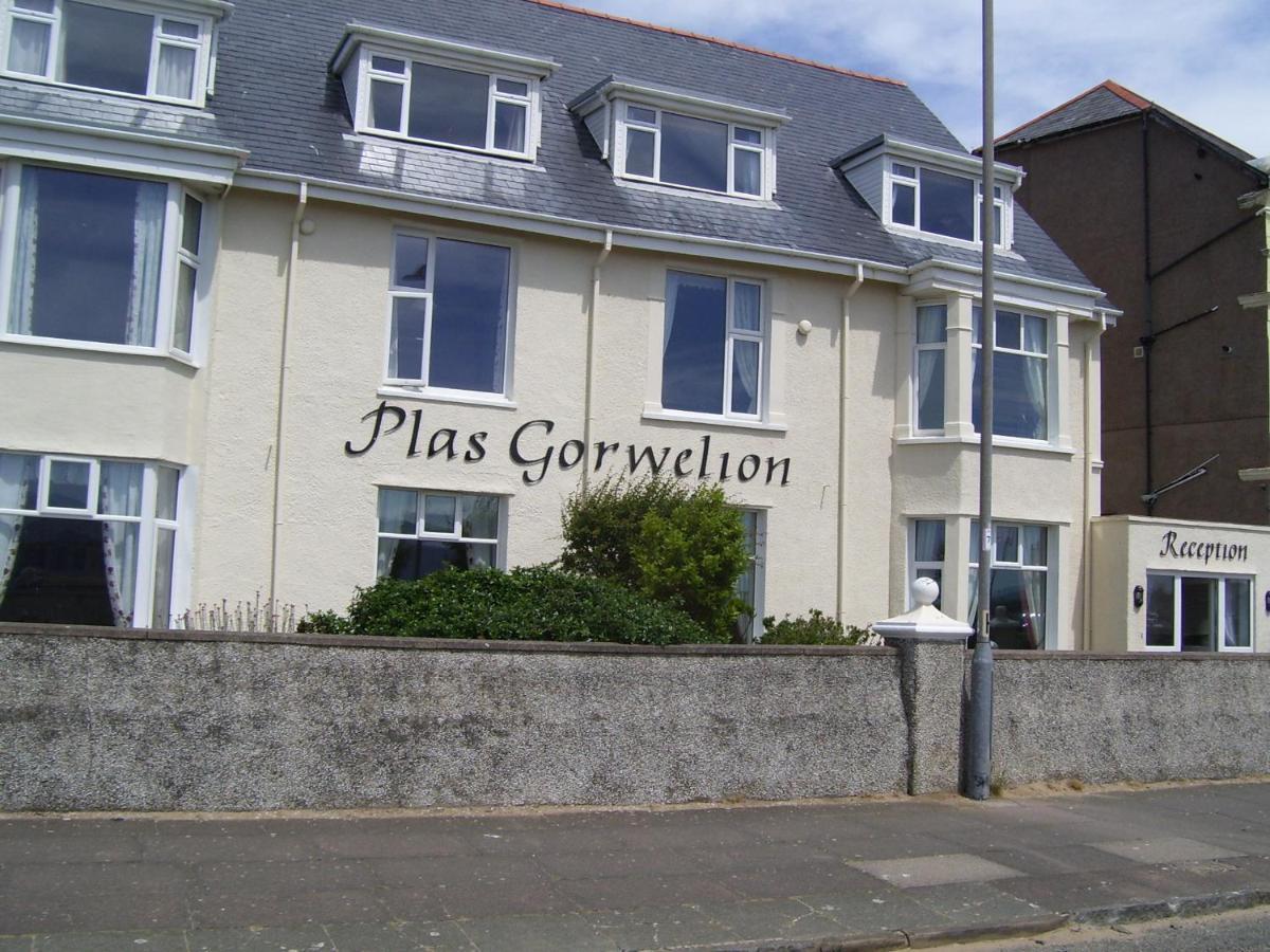 Plas Gorwelion - Adult Only