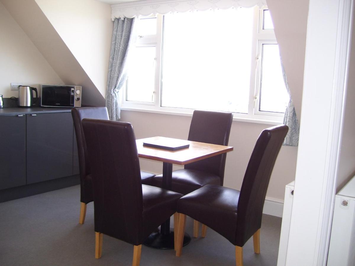 Plas Gorwelion - Adult Only