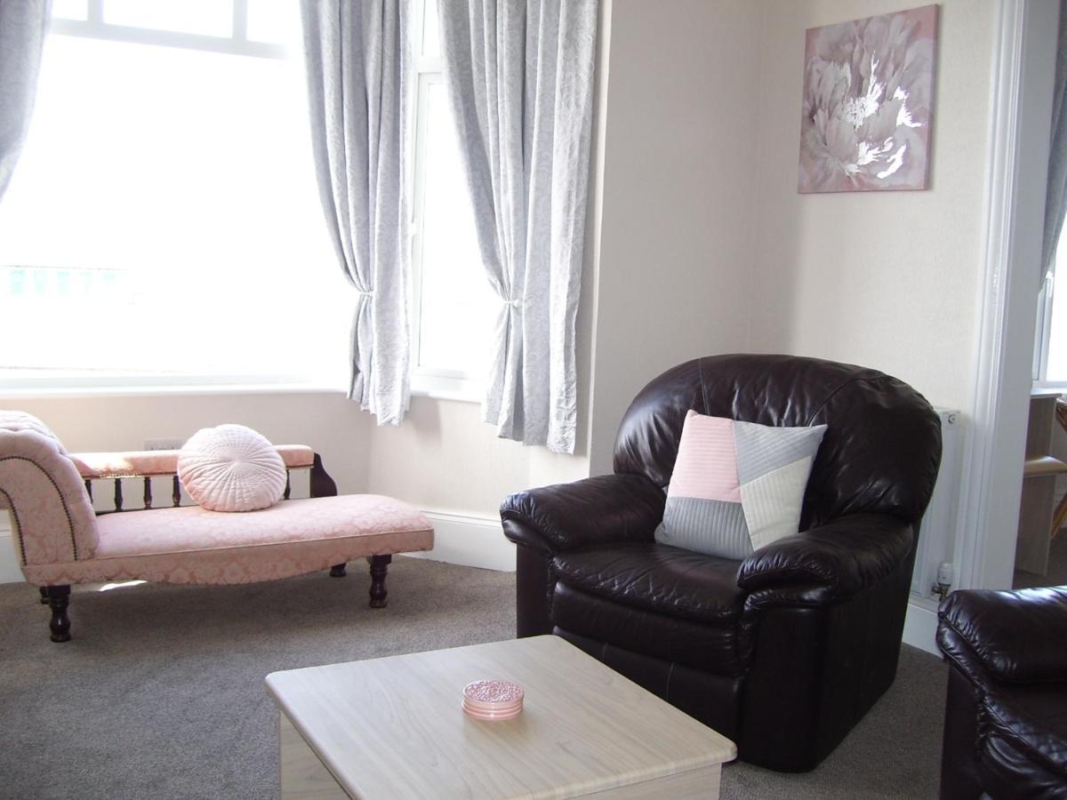 Plas Gorwelion - Adult Only Guest house *