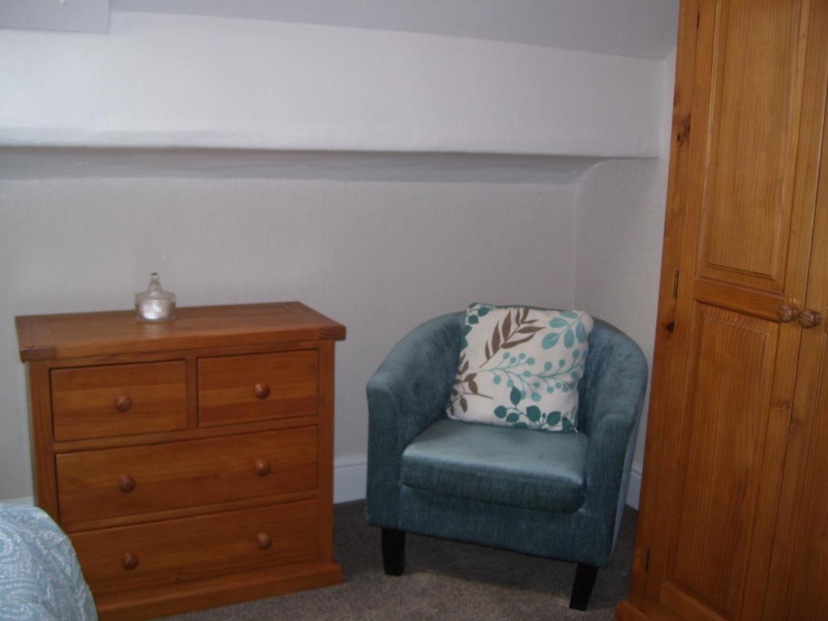 Plas Gorwelion - Adult Only *