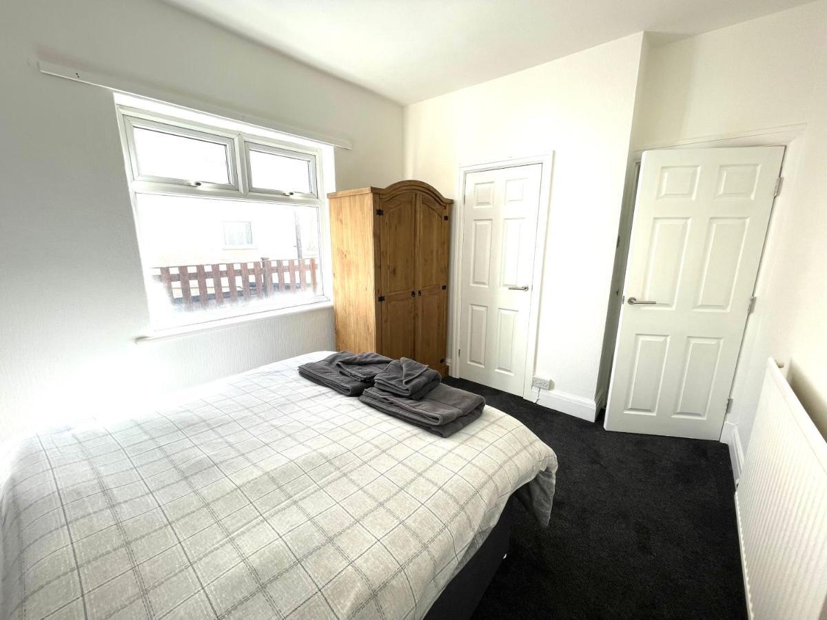 3 Bedroom Garden Next To Craig-y-don Park *