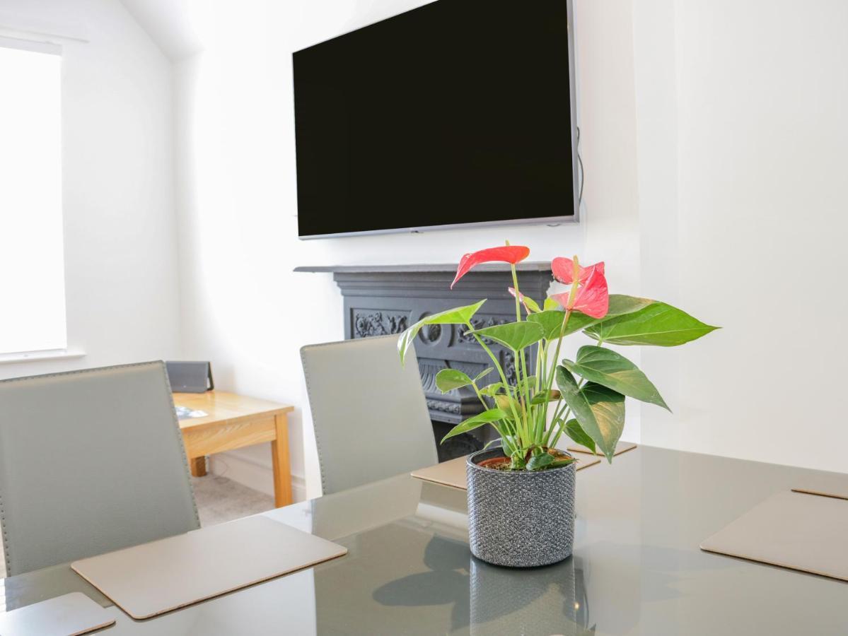 10 Carmen Sylva Road Apartment *