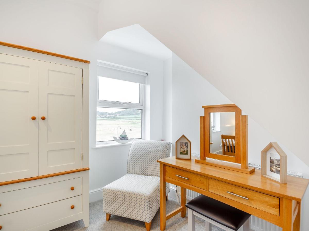Little Orme View Apartment *