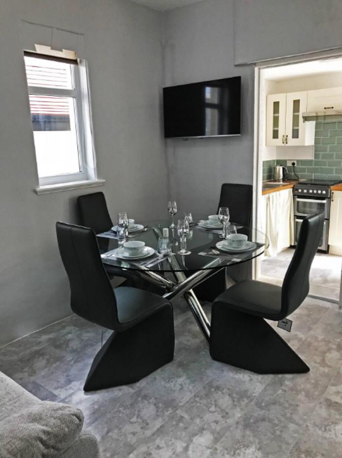 Lovely, Cosy Beachside 1 - Perfect Location *