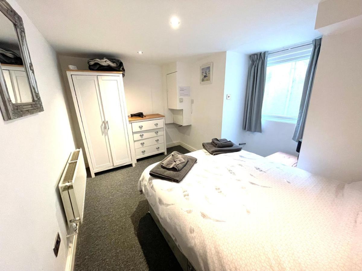 Apartment Llewellyn Avenue *