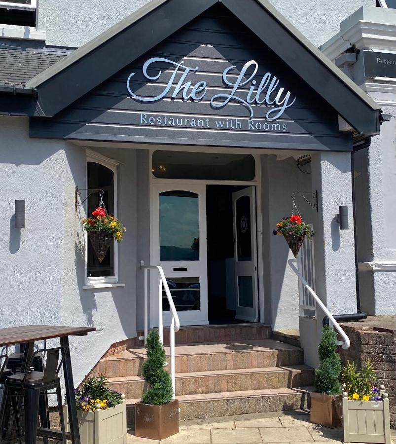 The Lilly Restaurant With 4*