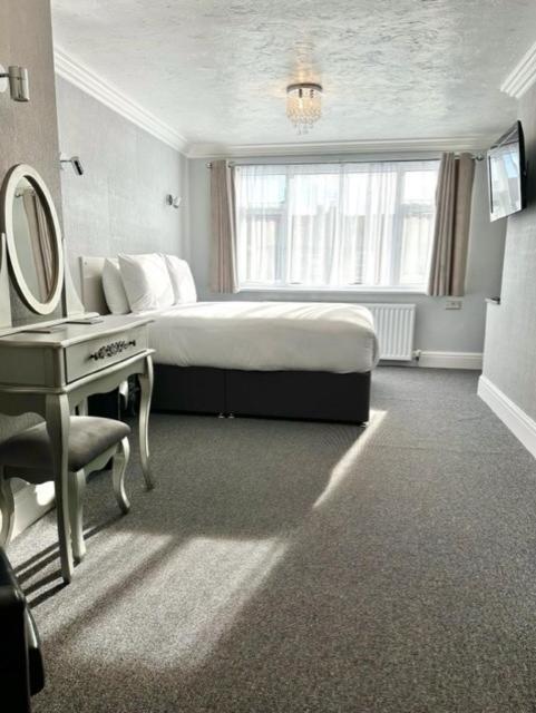 Bromwell Court Bed & Breakfast