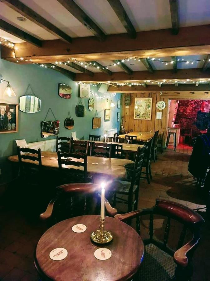 Apartment, Quirky Pub With Tropical Beer Garden Apartment
