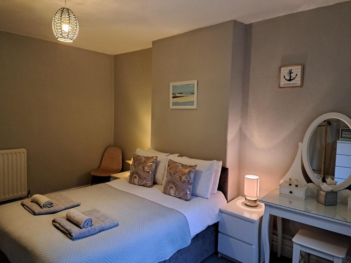 Apartment Apartment, Quirky Pub With Tropical Beer Garden *