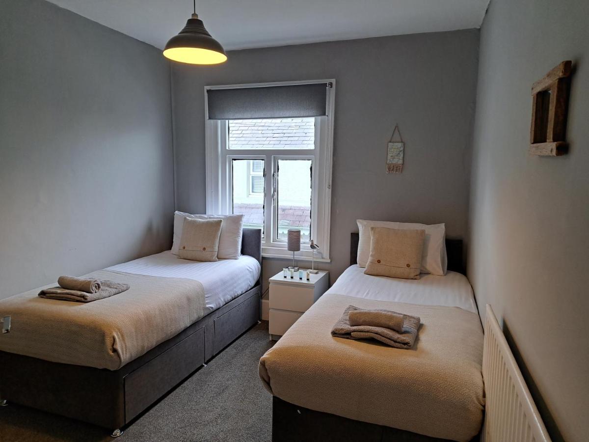 Apartment, Quirky Pub With Tropical Beer Garden * Llandudno