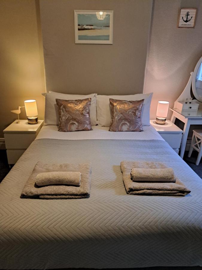Apartment, Quirky Pub With Tropical Beer Garden Llandudno