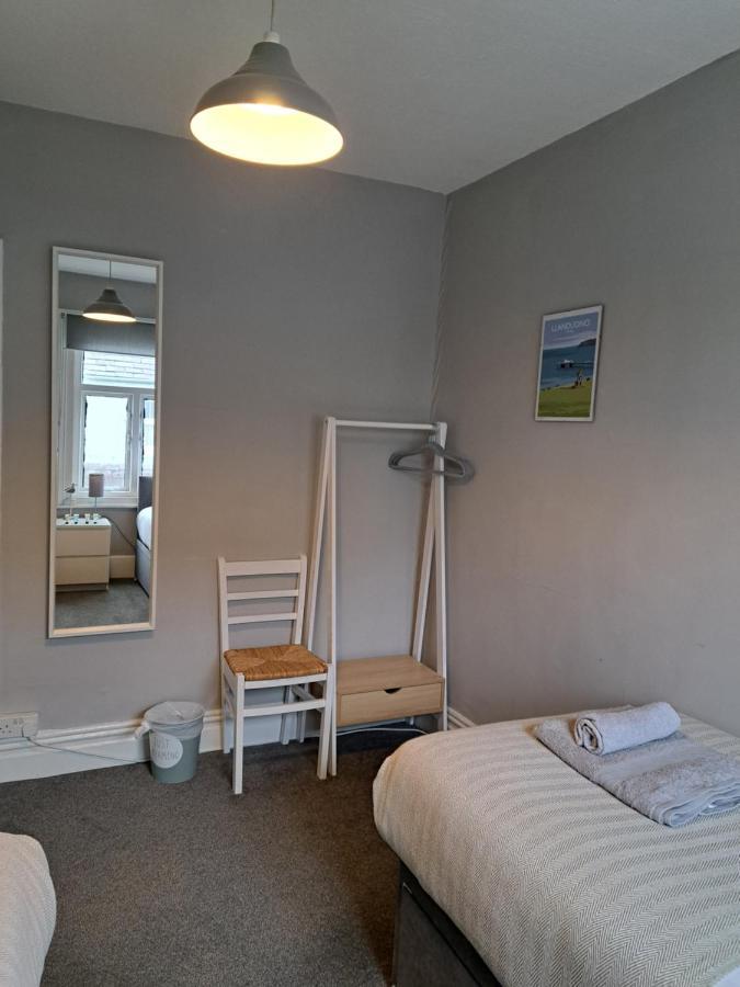 Apartment Apartment, Quirky Pub With Tropical Beer Garden *