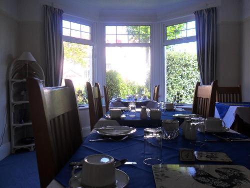 Guest house Cleave Court