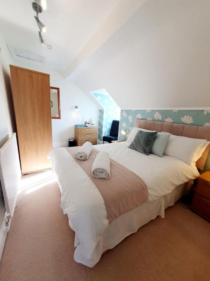 Cleave Court Guest house *