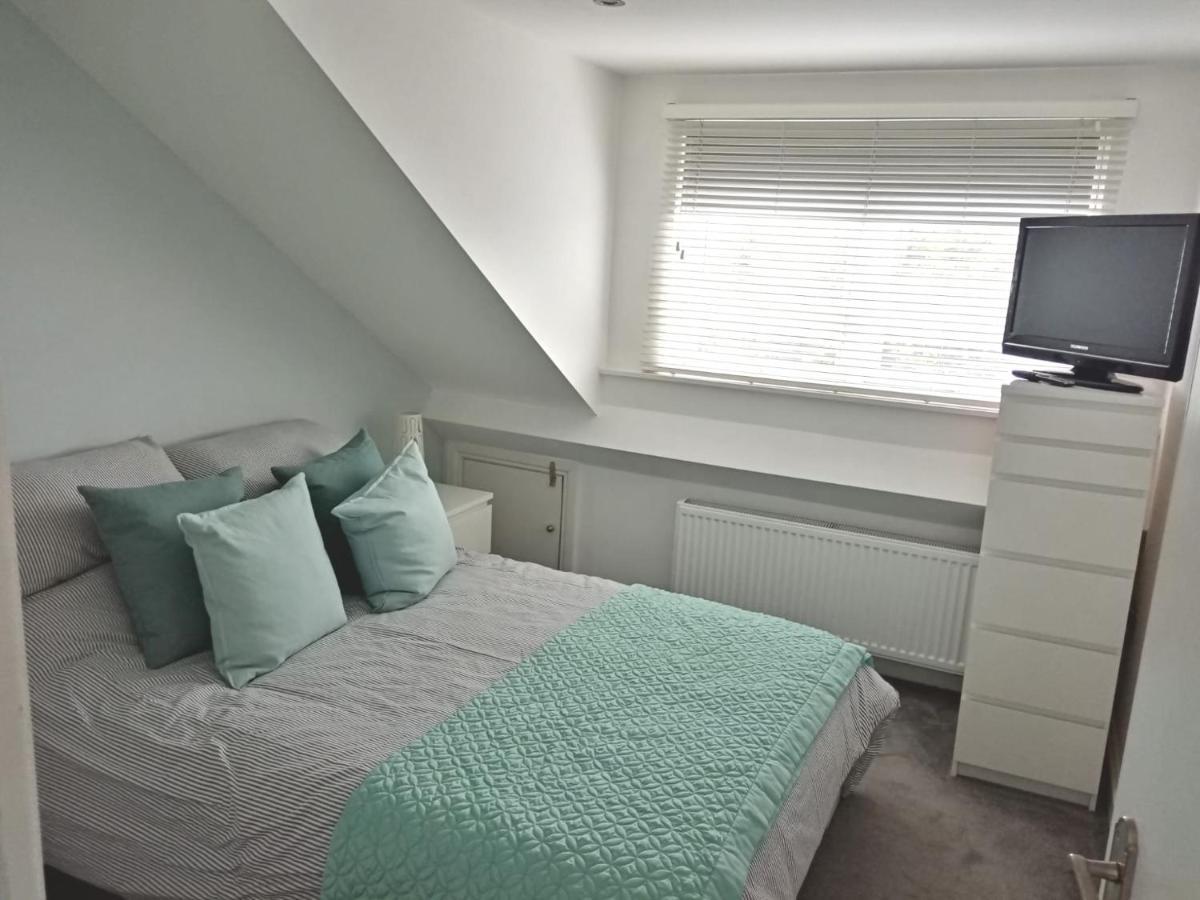 Apartment Lovely One Bedroom *