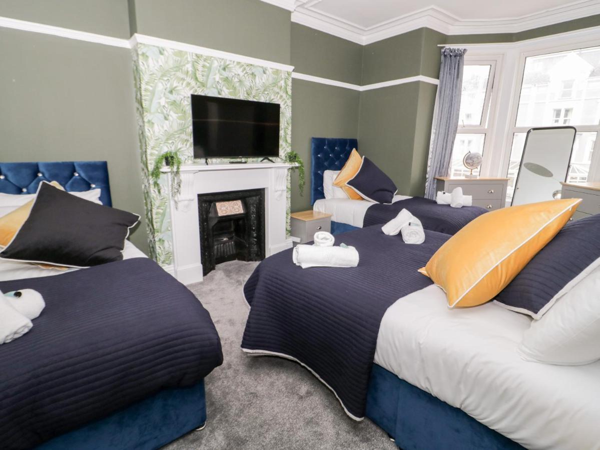 23 Deganwy Avenue