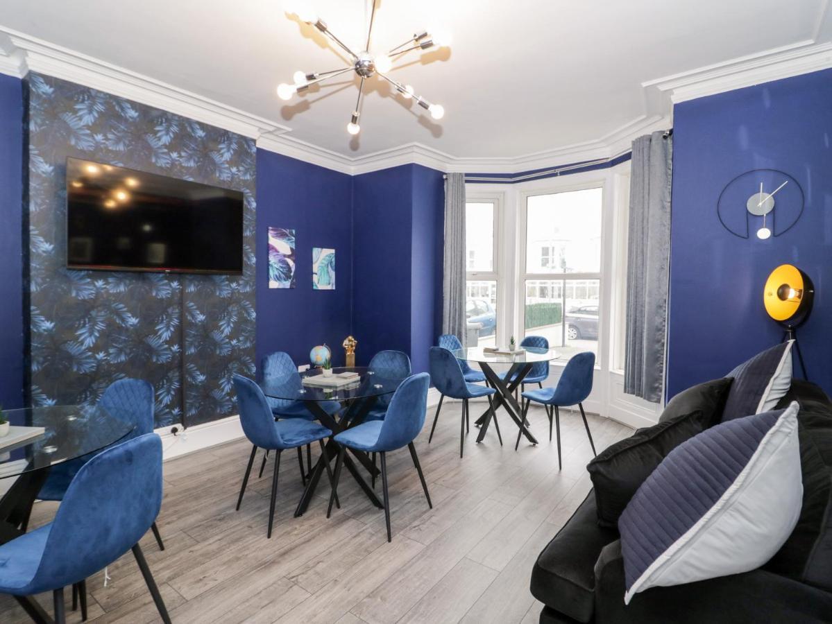23 Deganwy Avenue