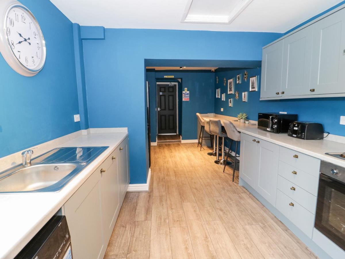 23 Deganwy Avenue