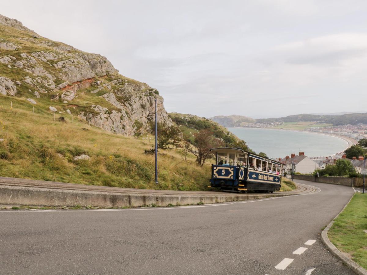 23 Deganwy Avenue Llandudno