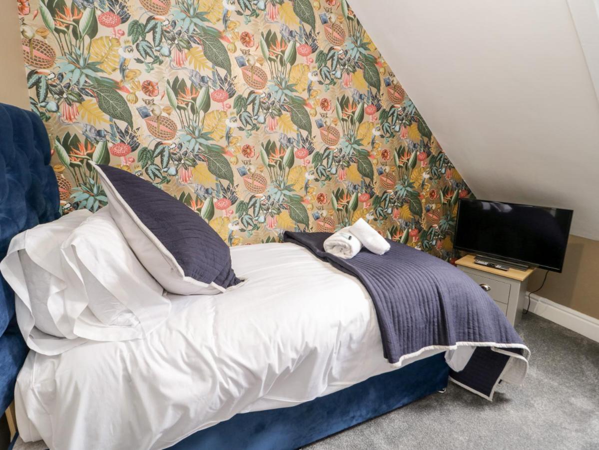 23 Deganwy Avenue * Llandudno