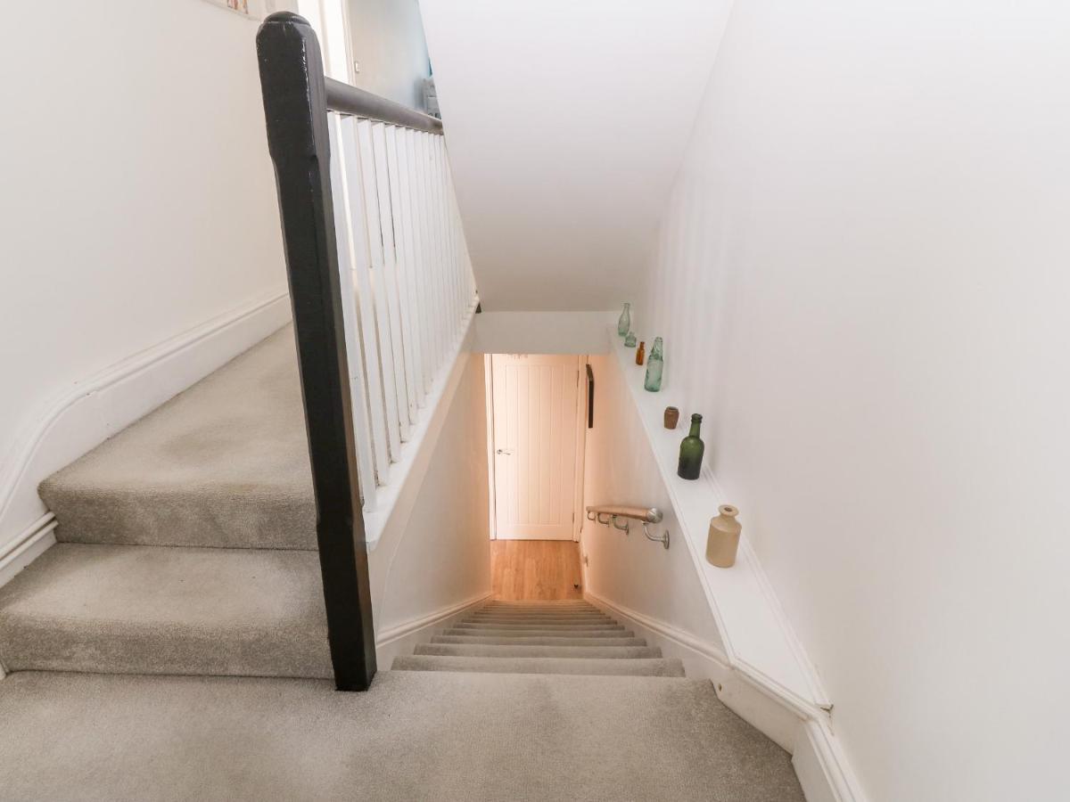 1 - Apartment *