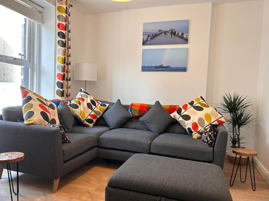 Mona - 3 Bed In *