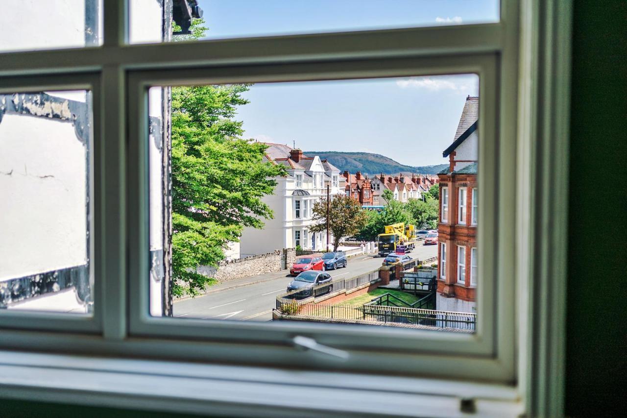 Finest Retreats - Abbey Road - Flat 4 * Llandudno