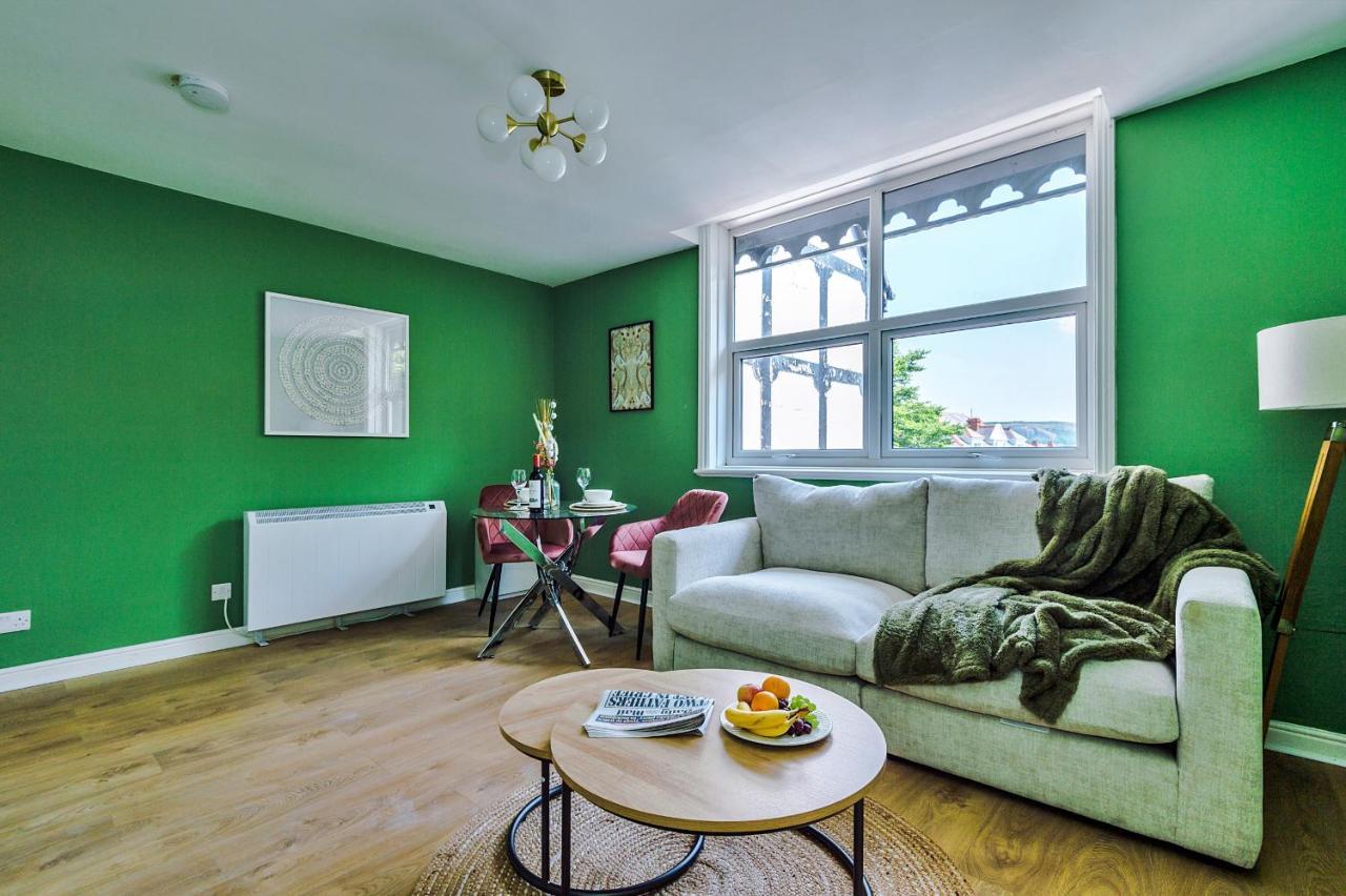 Finest Retreats - Abbey Road - Flat 4 Apartment Llandudno