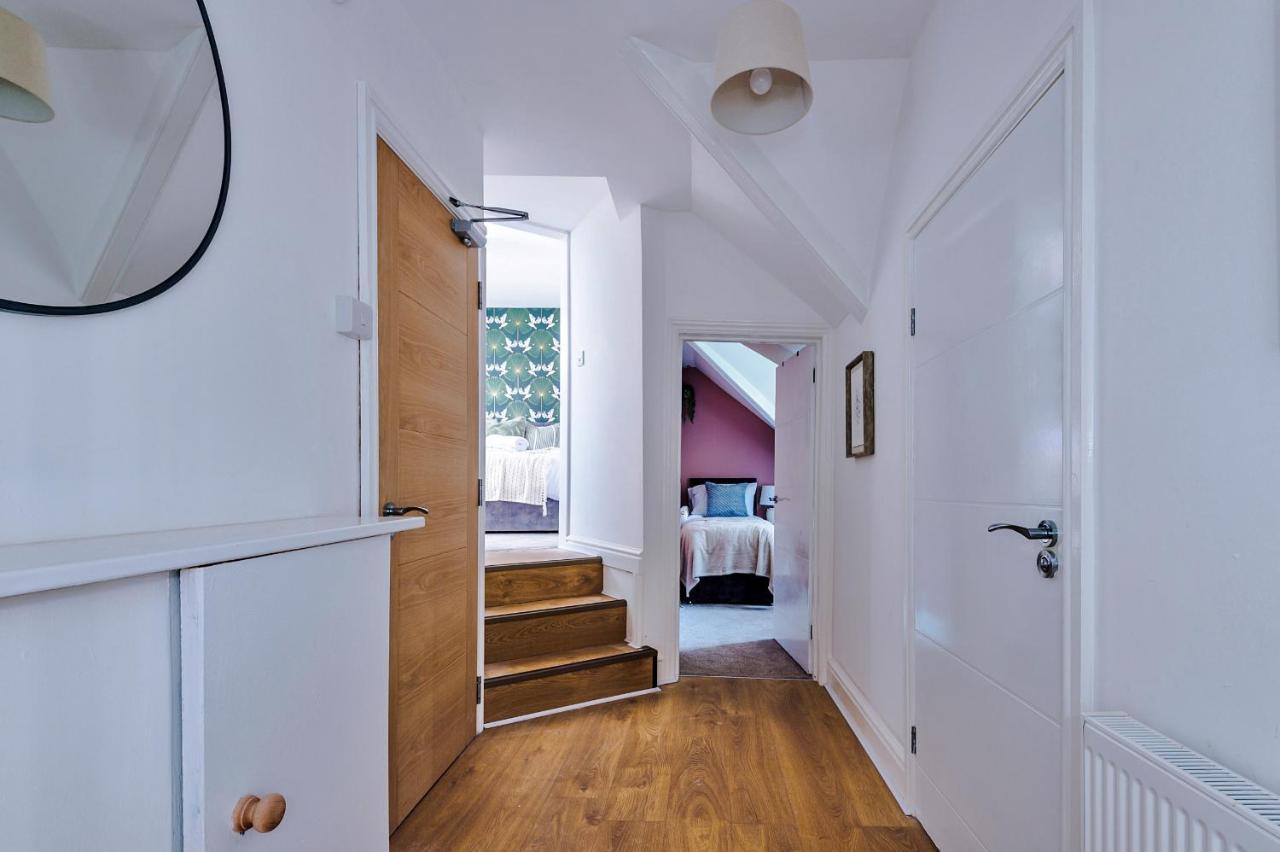 Finest Retreats - Abbey Road - Flat Six Apartment Llandudno