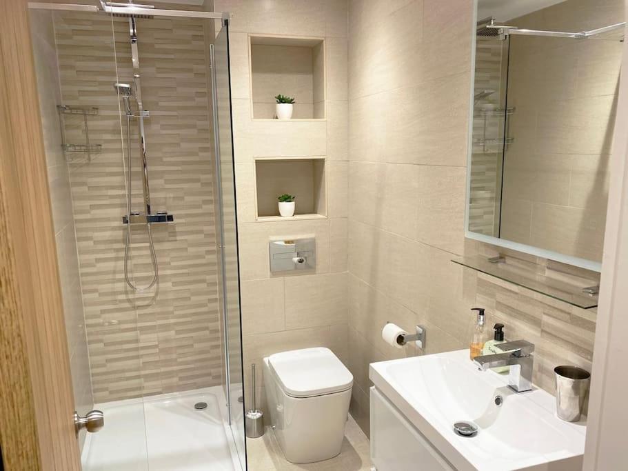 Apartment Llandudno, Private Parking Near To Beach, Pier & Shops