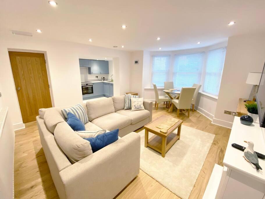 Llandudno, Private Parking Near To Beach, Pier & Shops Apartment