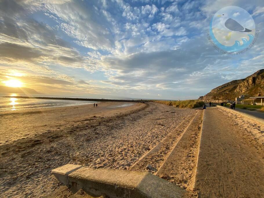 Llandudno, Private Parking Near To Beach, Pier & Shops Apartment *