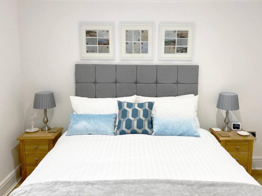 Llandudno, Private Parking Near To Beach, Pier & Shops *